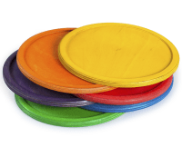 Zes regenboog borden van hout met opstaande rand