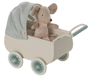Kinderwagen mint met baby muis
