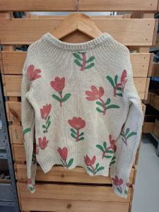 Tweedehands Hema truitje met bloemen