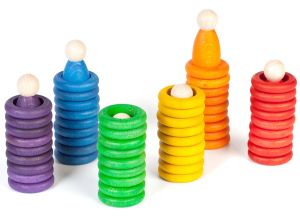 Grapat Nins, ringen en munten van hout