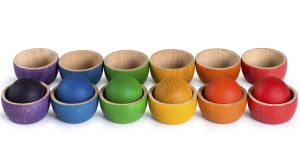 Grapat houten bakjes en ballen